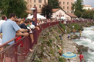 Il pubblico allo Stadio della Canoa di Ivrea