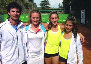 L'Under 14 femminile dello Sporting Borgaro con Massimo Larivera