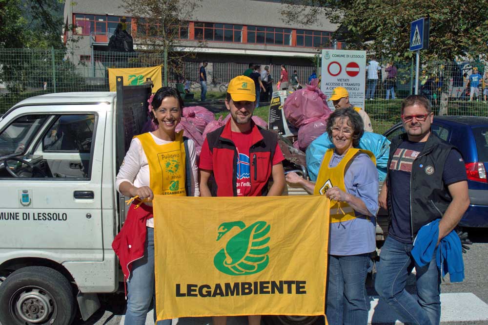 Lessolo puliamo il mondo 2014 con Sindaco Elena Caffaro ed Emiliano Stabilei