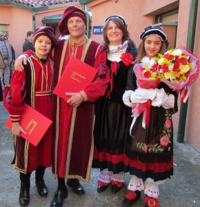 Chiaverano Daniele Sangineto e Patrizia Ferraro al centro, con i paggetti Emanuele Piccoli ed Elisabetta Agati