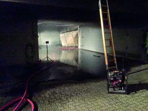 Il garage in cui ha preso il via l'incendio