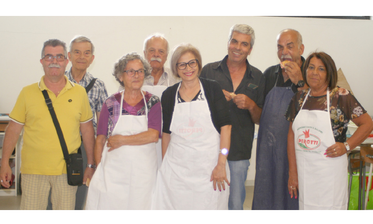Domenica 24 giugno 2018. Dopo la santa messa il quartiere San Giovanni si strinse intorno a don Beppe