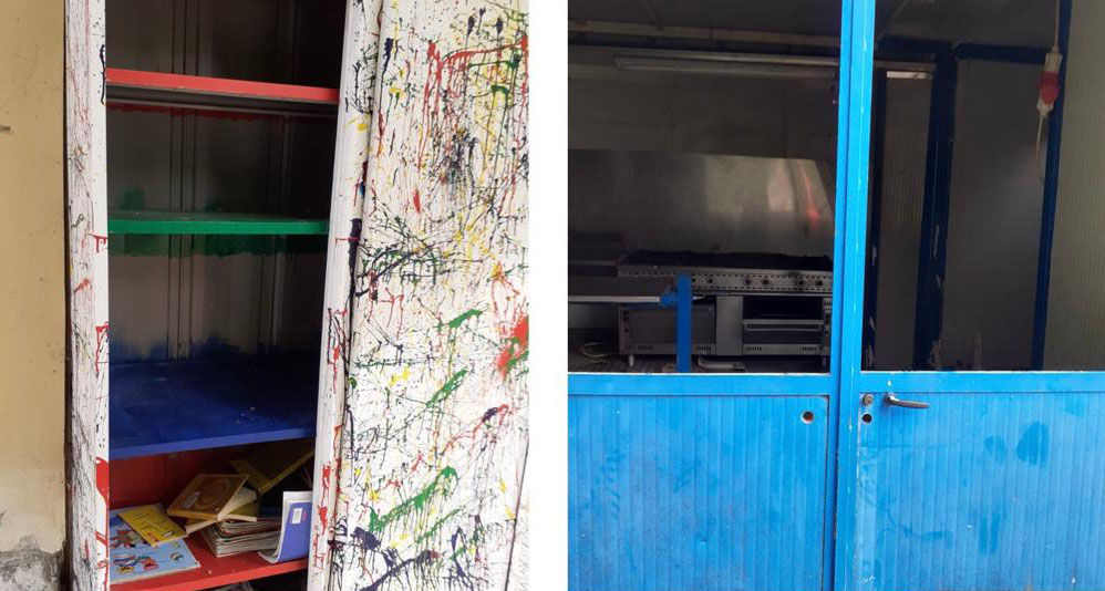 L'armadio del bookcrossing saccheggiato e la vetrina sfondata