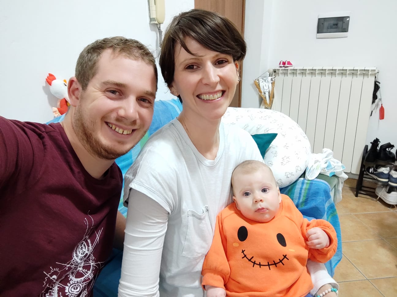 Simone con la compagna Marzia e la loro piccola Miriam