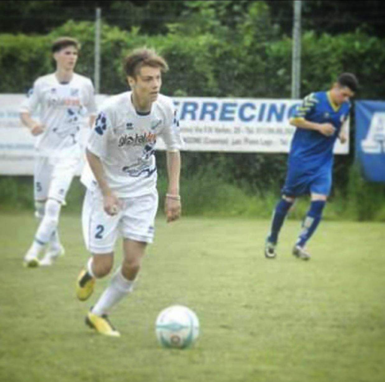 Durante una partita di calcio con il Volpiano prima squadra, a 18 anni