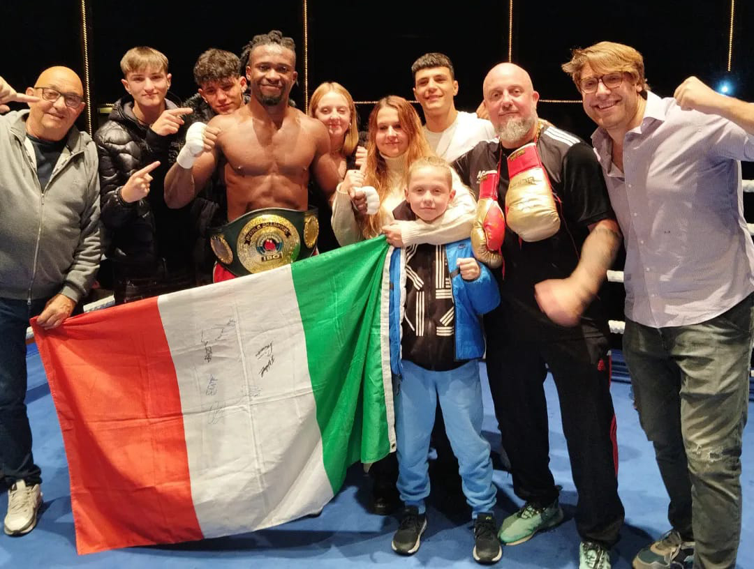 Etinosa Oliha famiglia Skull Boxe