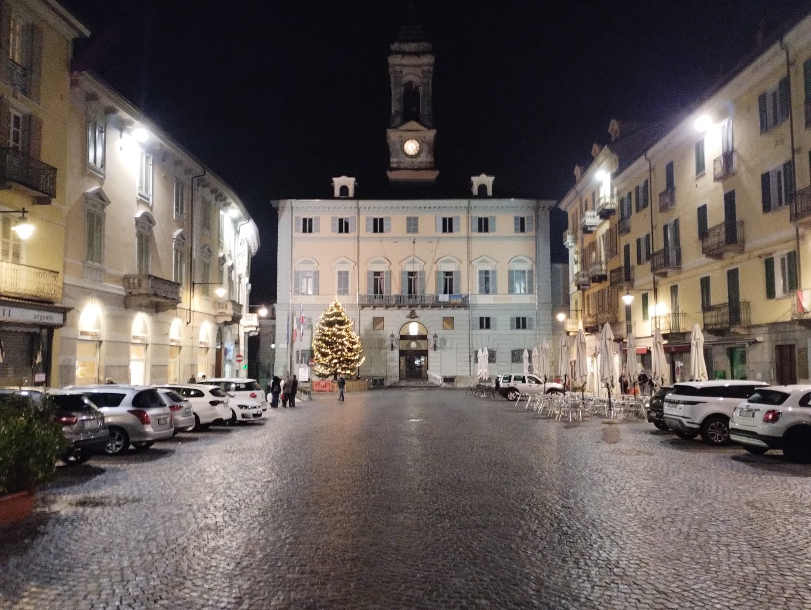 Piazza di citt&agrave; vuota