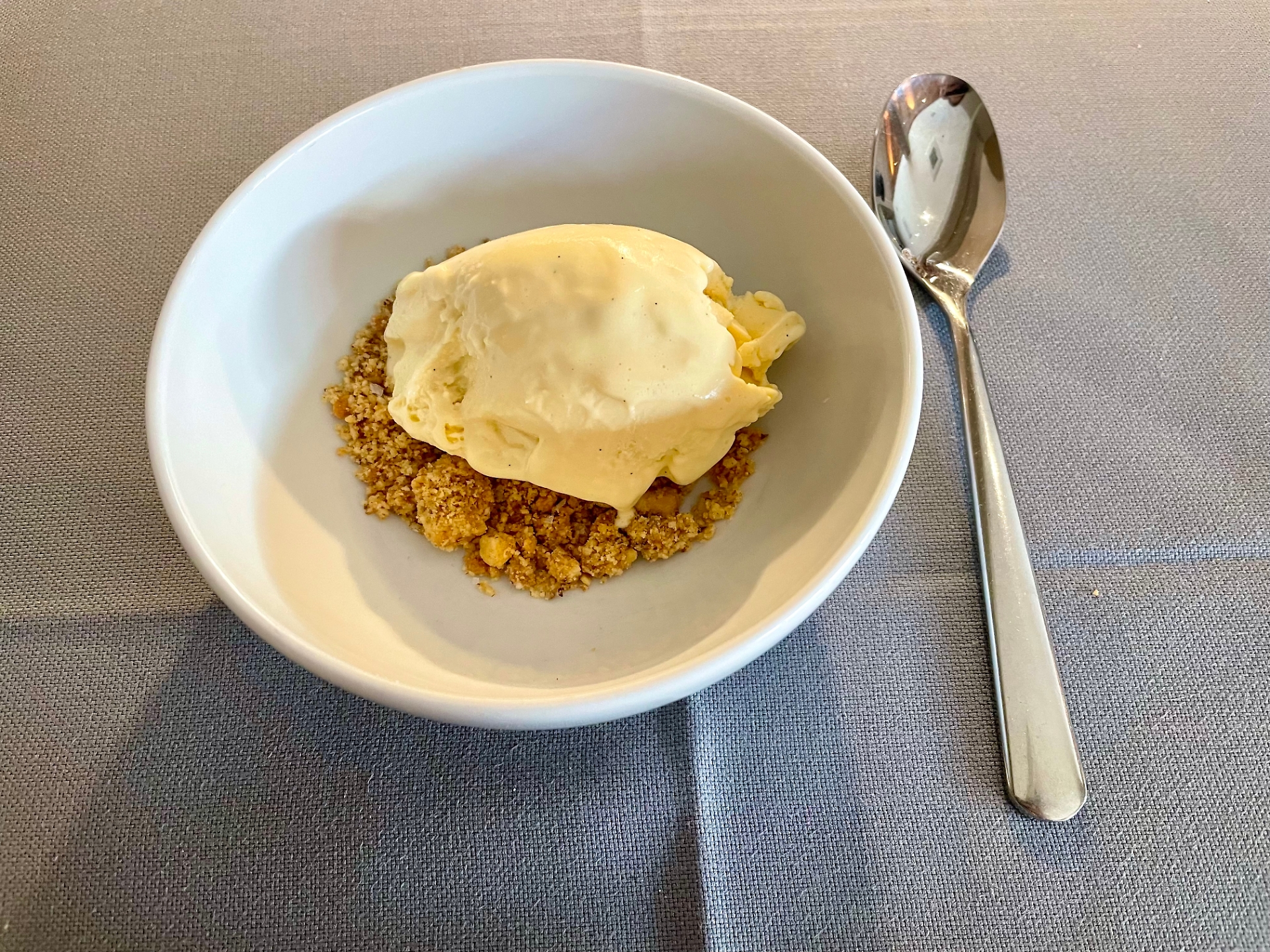 Crema vaniglia e crumble al sale