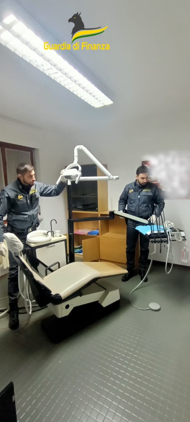 Falso medico dentista ivrea