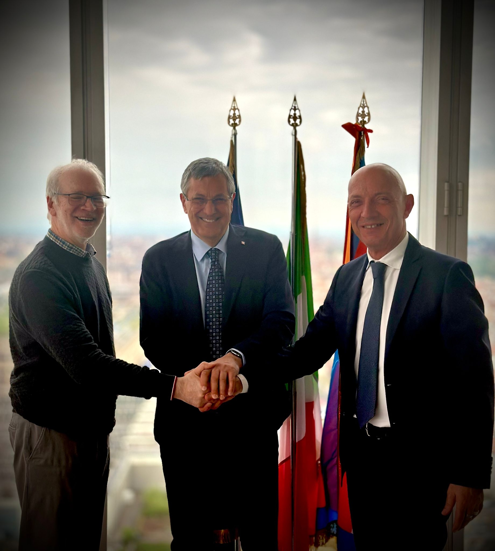 Un momento della firma dell'accordo