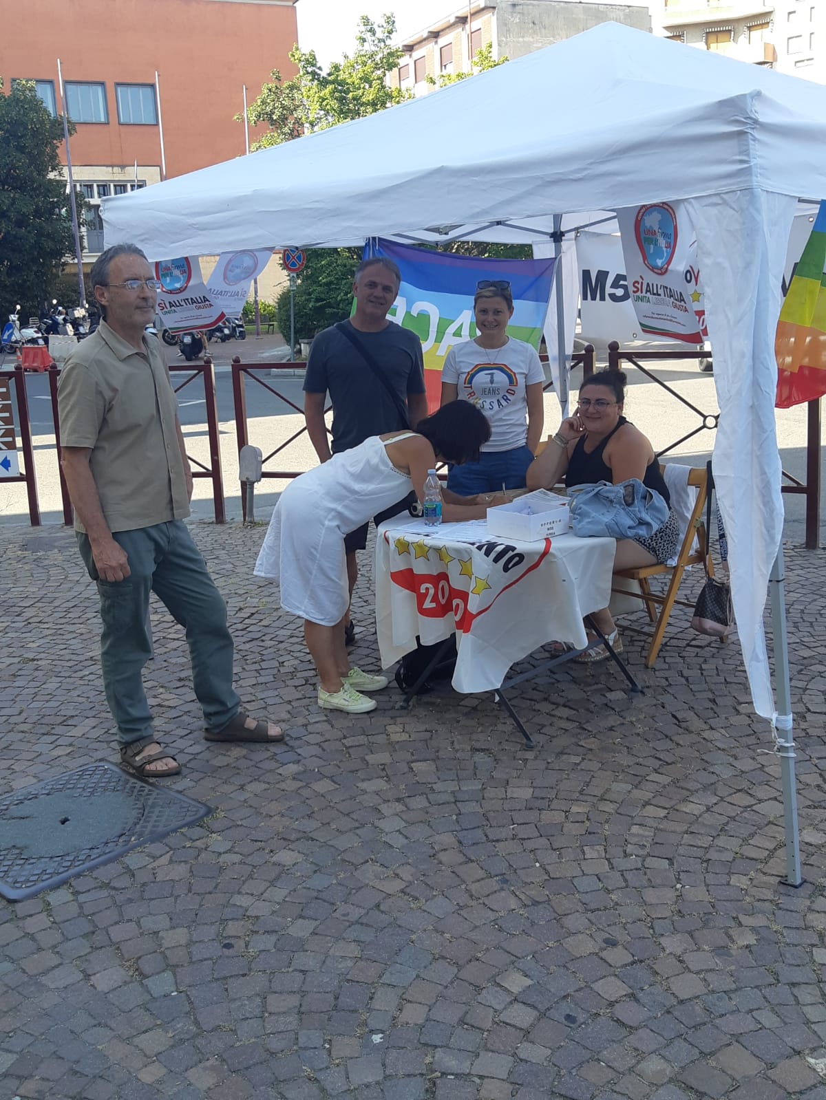 raccolta firme a Ivrea