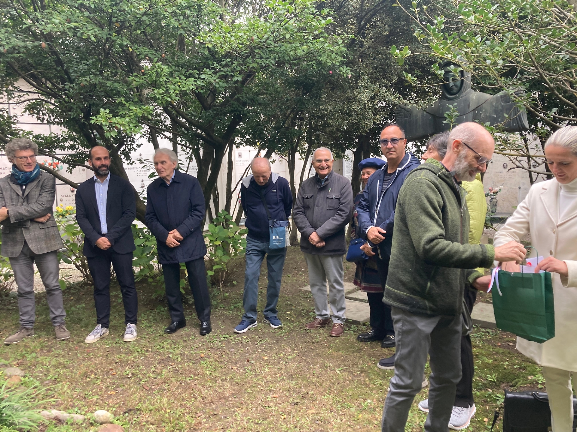 Davanti alla tomba