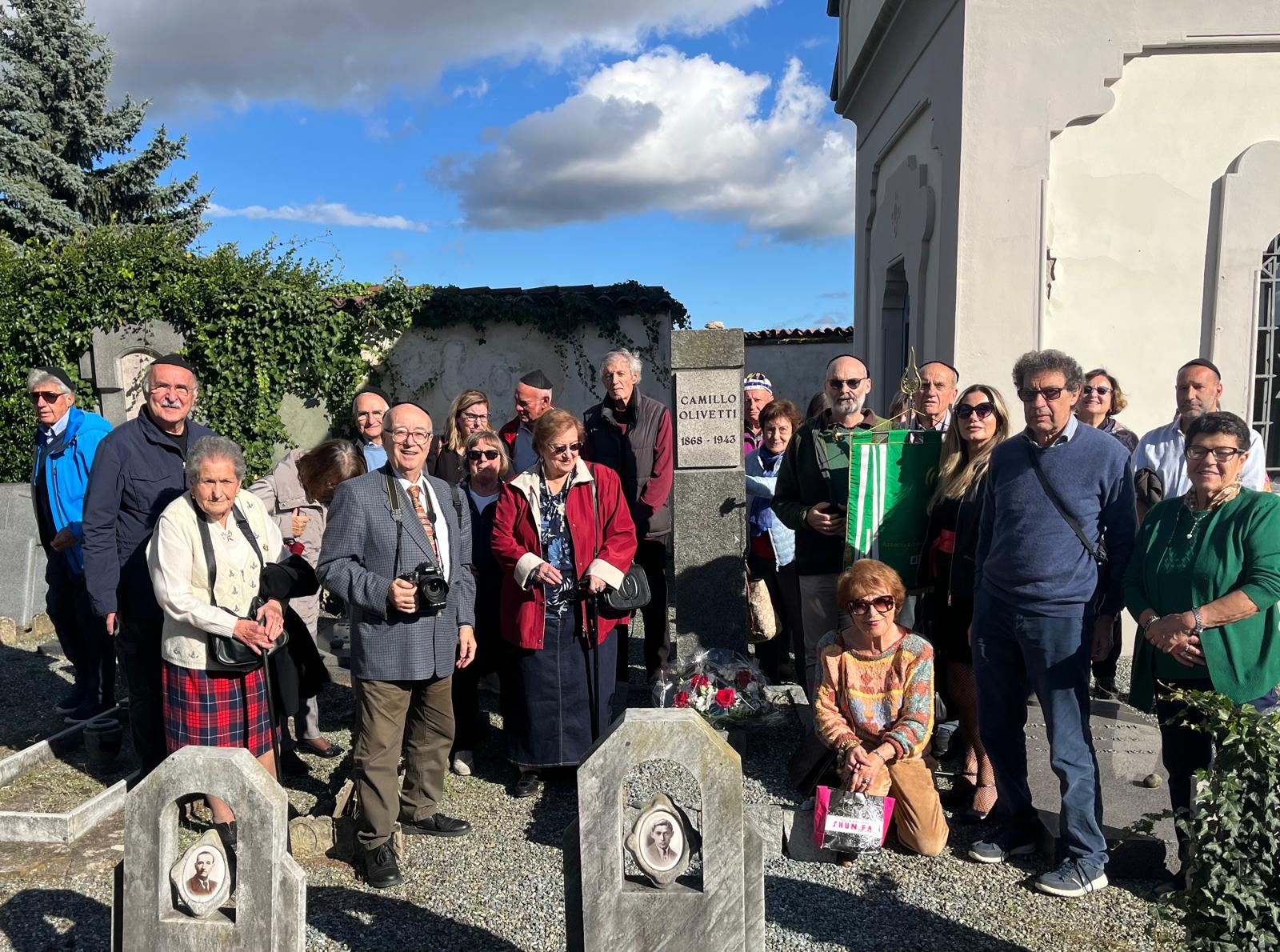 l'associazione al cimitero ebraico