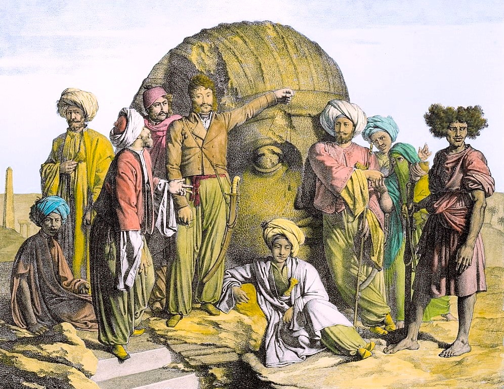 Il canavesano Bernardino Drovetti misura col filo a piombo una testa dalle dimensioni colossali nel deserto egiziano