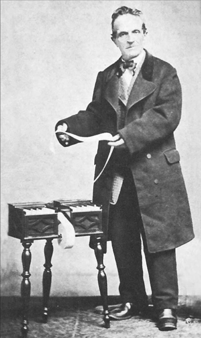 Antonio Michela Zucco (1815-1886) ritratto accanto alla macchina cembalo- scrivano di sua invenzione, un progetto che lo impegnò per decenni. La Michela, così com’è semplicemente chiamata, oggi è ancora usata nell’aula del Senato.