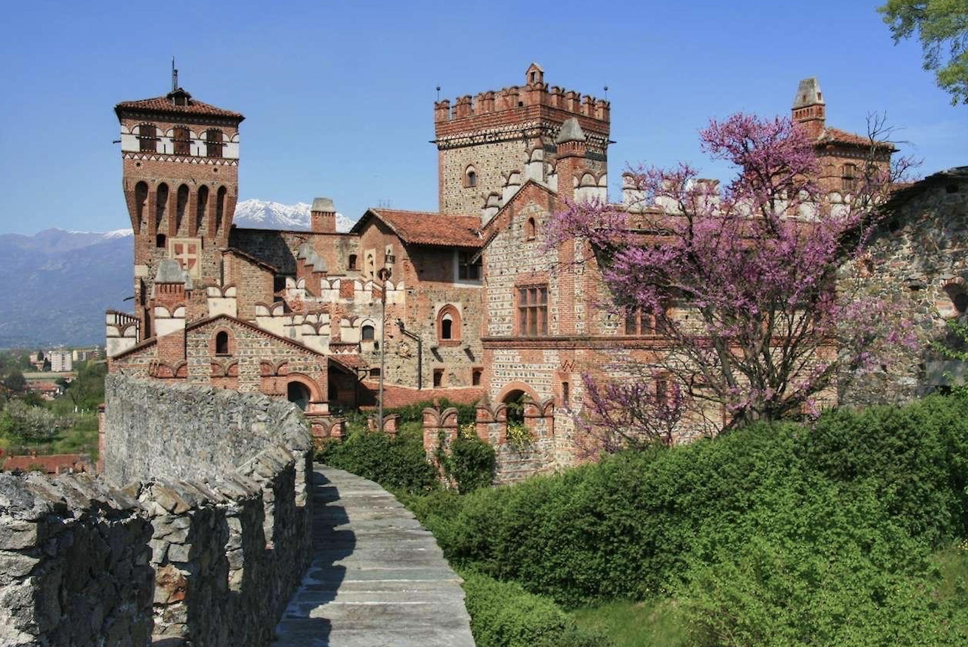 il castello di Pavone