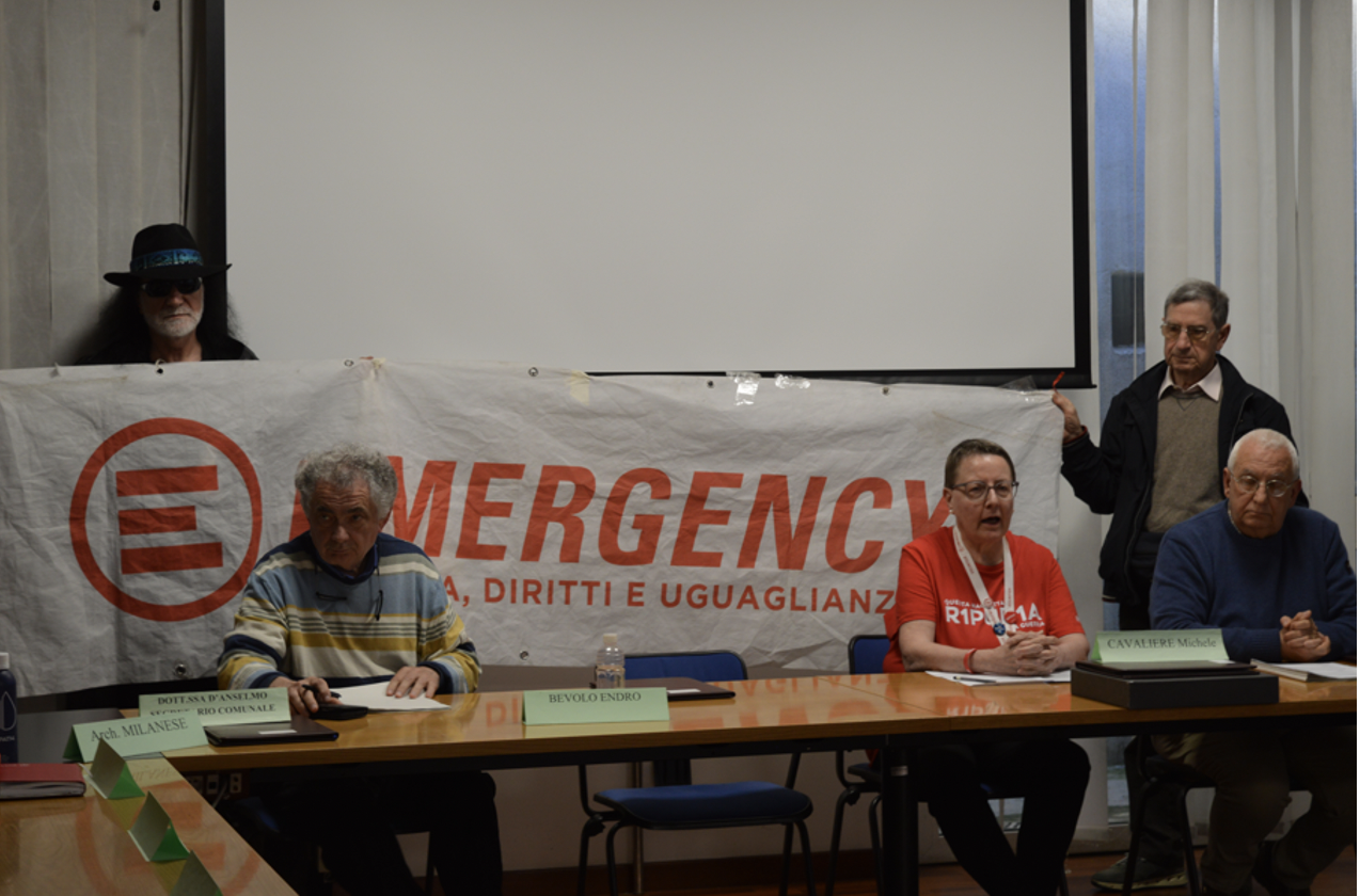 Pavone Canavese urla il suo no alla guerra: "Questo Comune R1PUD1A"
