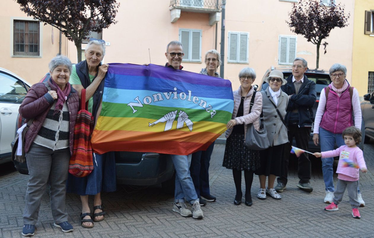 Pavone Canavese urla il suo no alla guerra: "Questo Comune R1PUD1A"