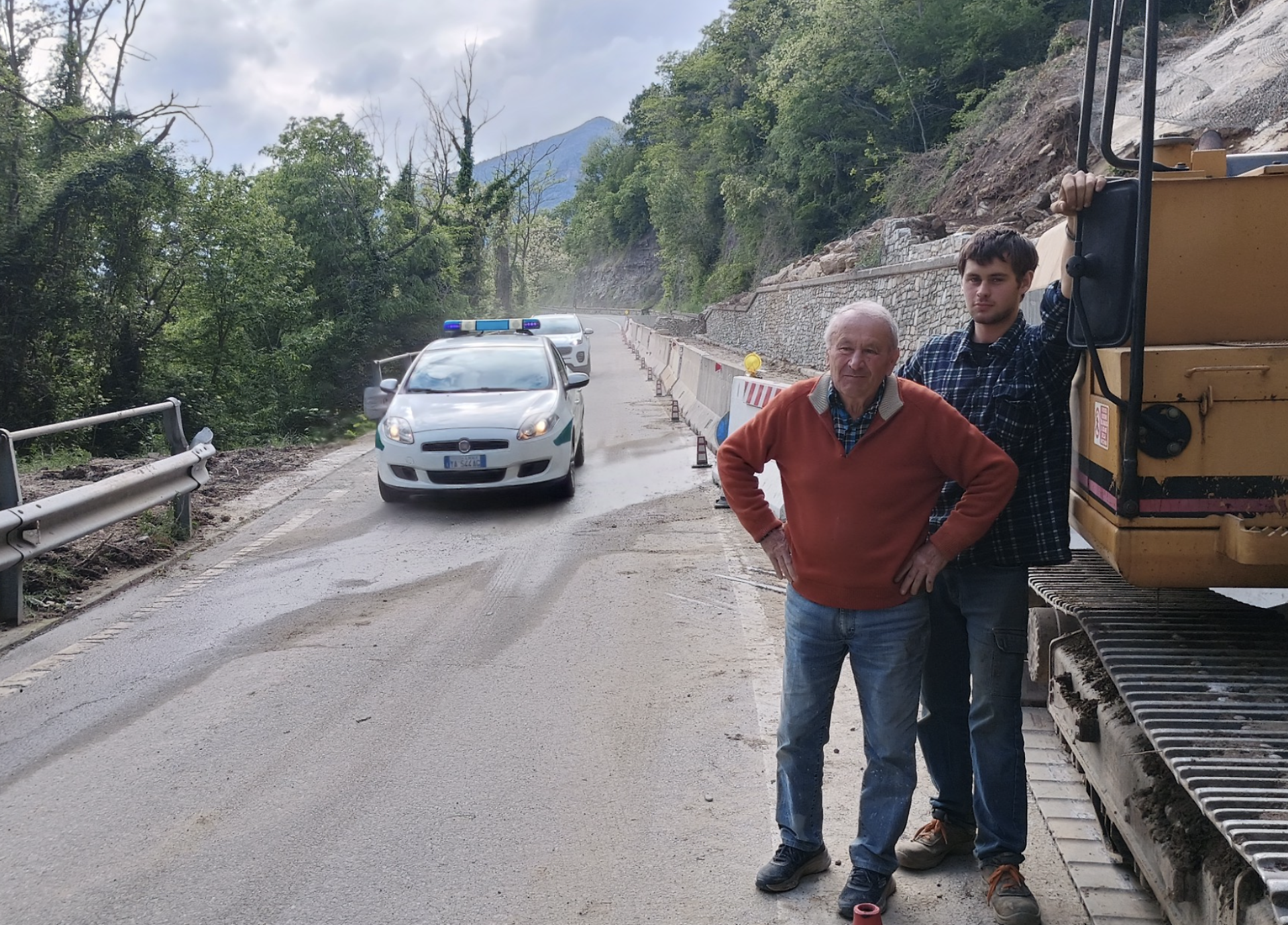 I titolari dell' impresa che hanno permesso il passaggio con il loro intervento