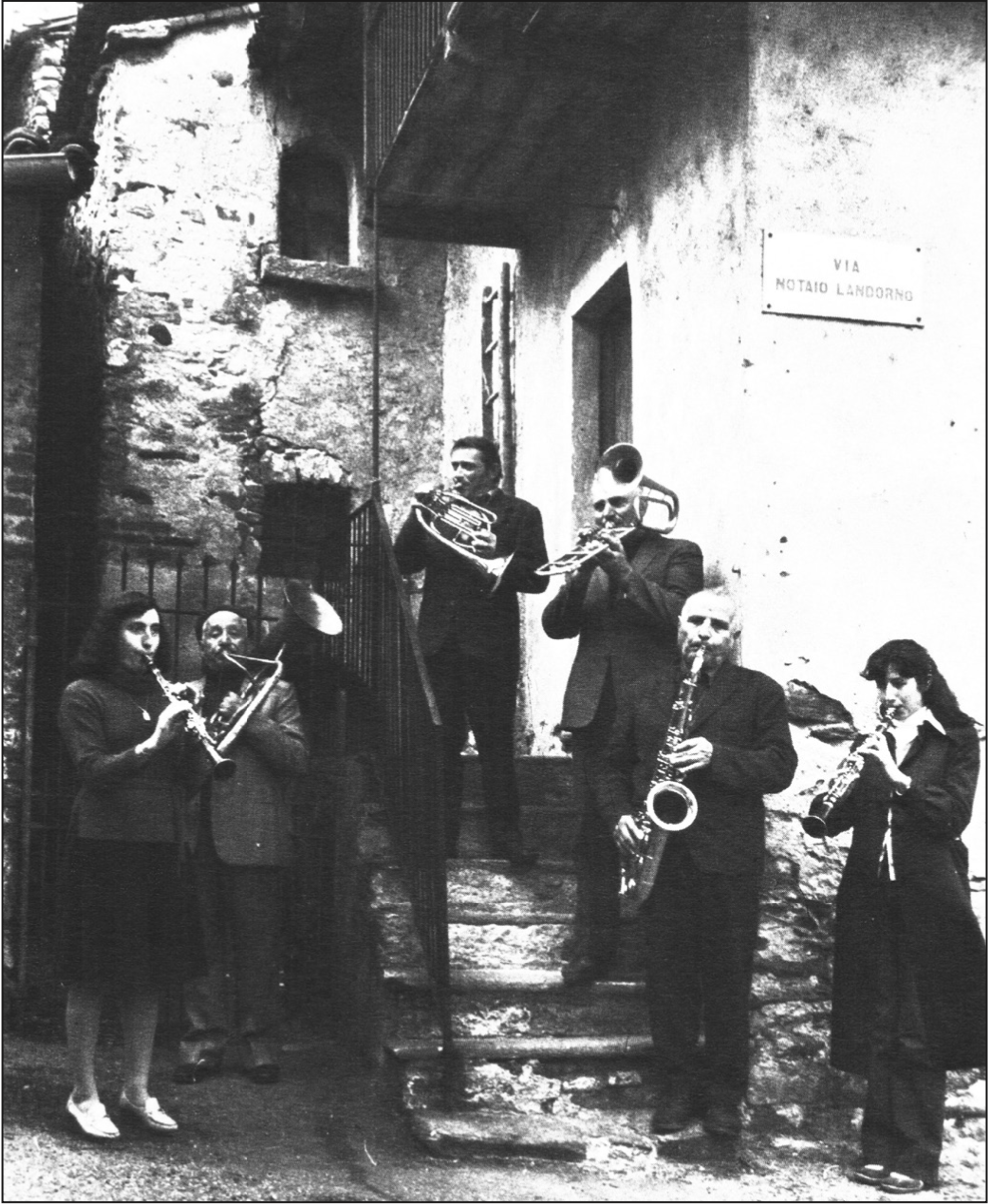 Palazzo Canavese, marzo 1979. La Muda 'd Palàs, da sinistra Anita Mosca, Quinto Bonino, Elvio Giovannini, Florido, Aristide e Giuliana Mosca (foto G. Torra).