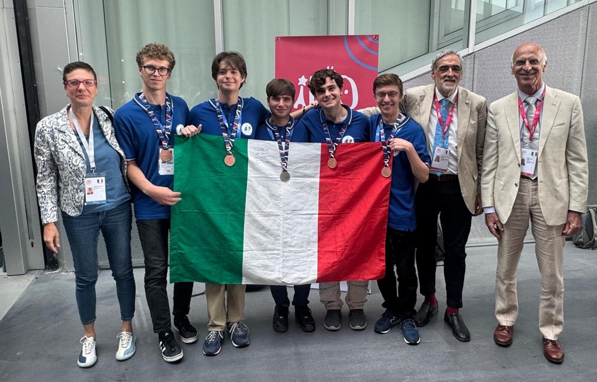 Da sinistra prof.ssa Elisa Falchini, Francesco Gariglio, Giulio Vertucci, Alessandro D’Orazio, Federico Roccaforte, Marco Mottese, prof. Dennis Luigi Censi e prof. Franco Bocci.