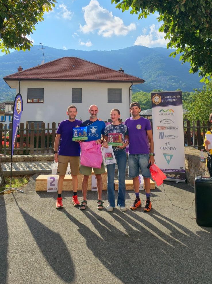 I vincitori della corsa con due rappresentanti del team Endura