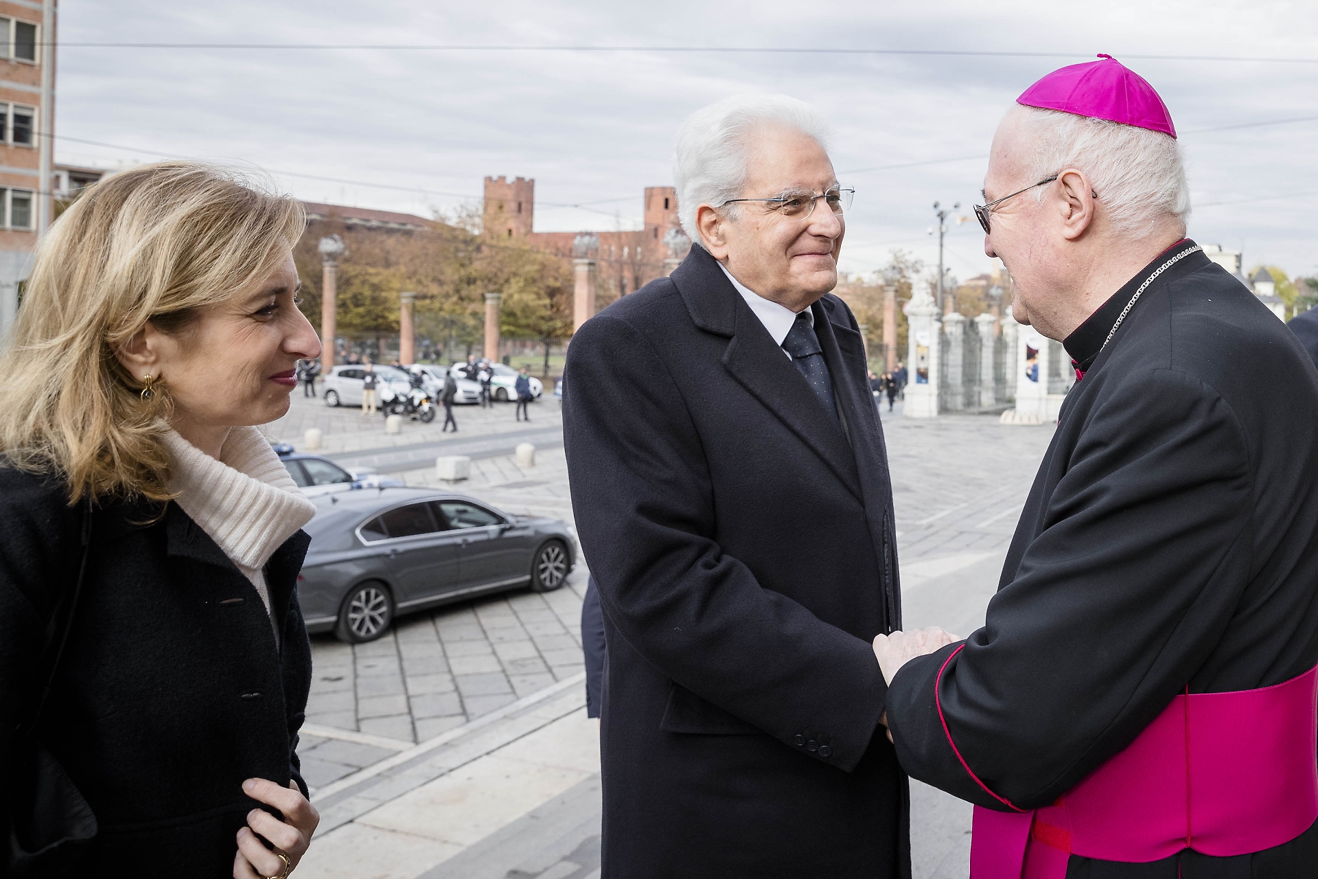 Il Presidente della Repubblica Sergio Mattarella giunge con la figlia Laura al Duomo di Torino, ad accoglierli Mons. Cesare Nosiglia, Custode pontificio della Sindone