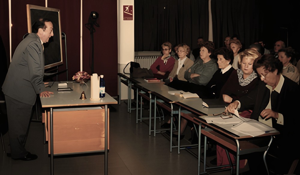 Novembre 1998, Mario Berardi, gia  presidente dell'Ordine dei giorna listi del Piemonte, interviene al l'Unitre di San Mauro Torinese
