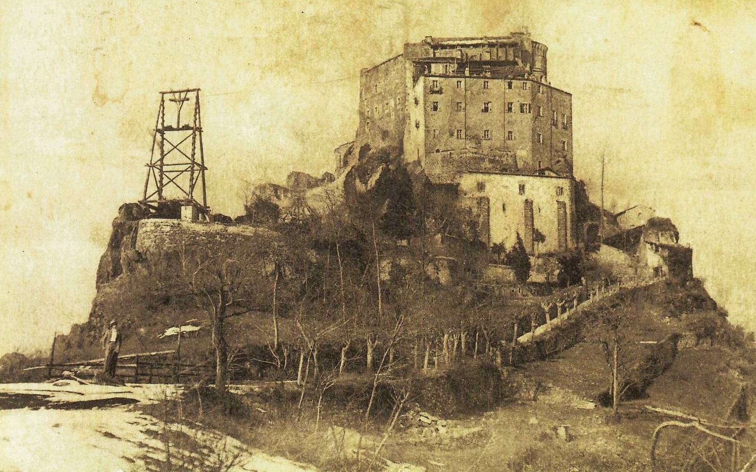 La Sacra di San Michele come appariva all'inizio del secolo scorso