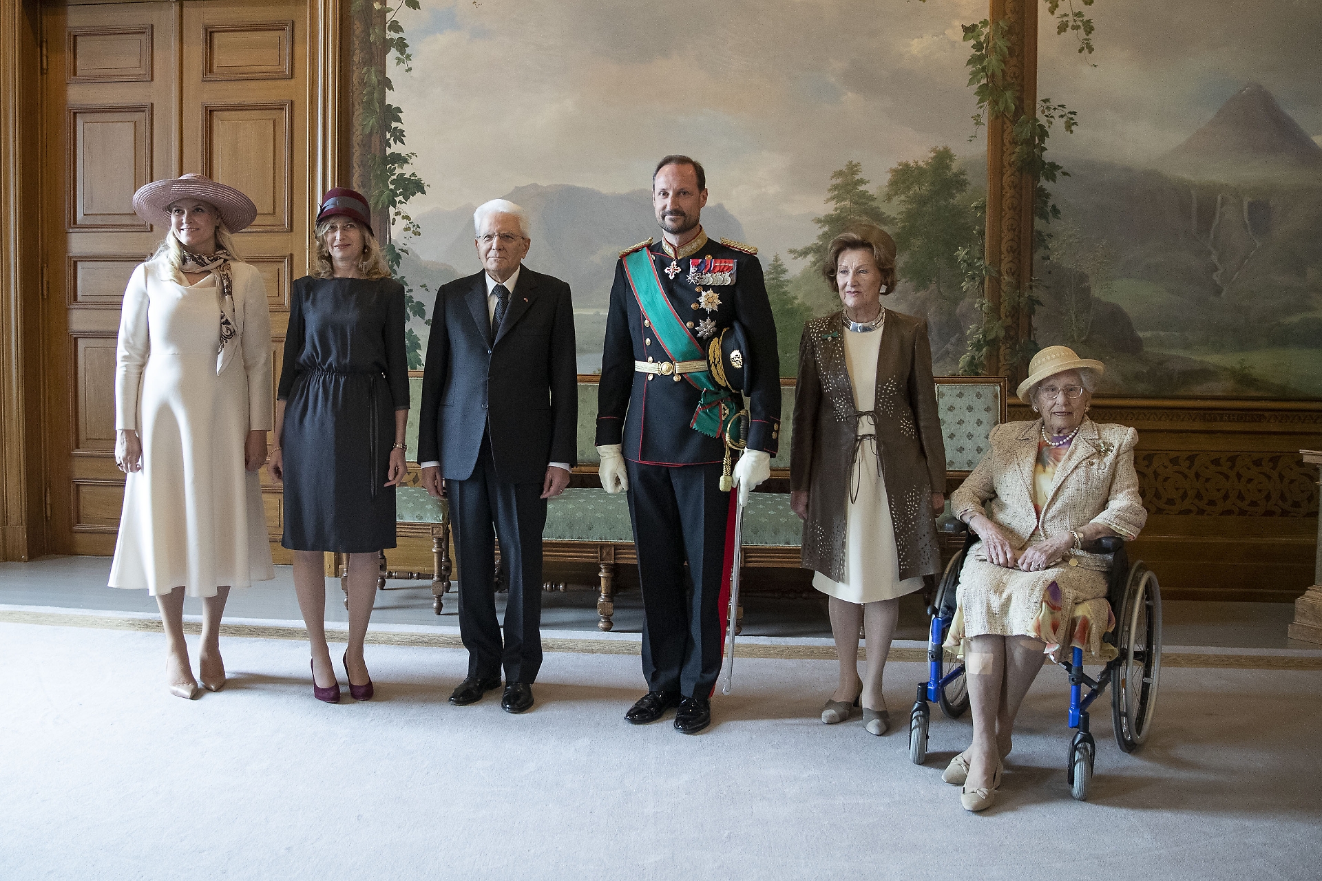Il Presidente Della Repubblica Sergio Mattarella E La Sig.ra Laura,A Palazzo Reale,Con Sua Altezza Reale Il Principe Ereditario Del Regno Di Norvegia,Sua Maestà La Regina