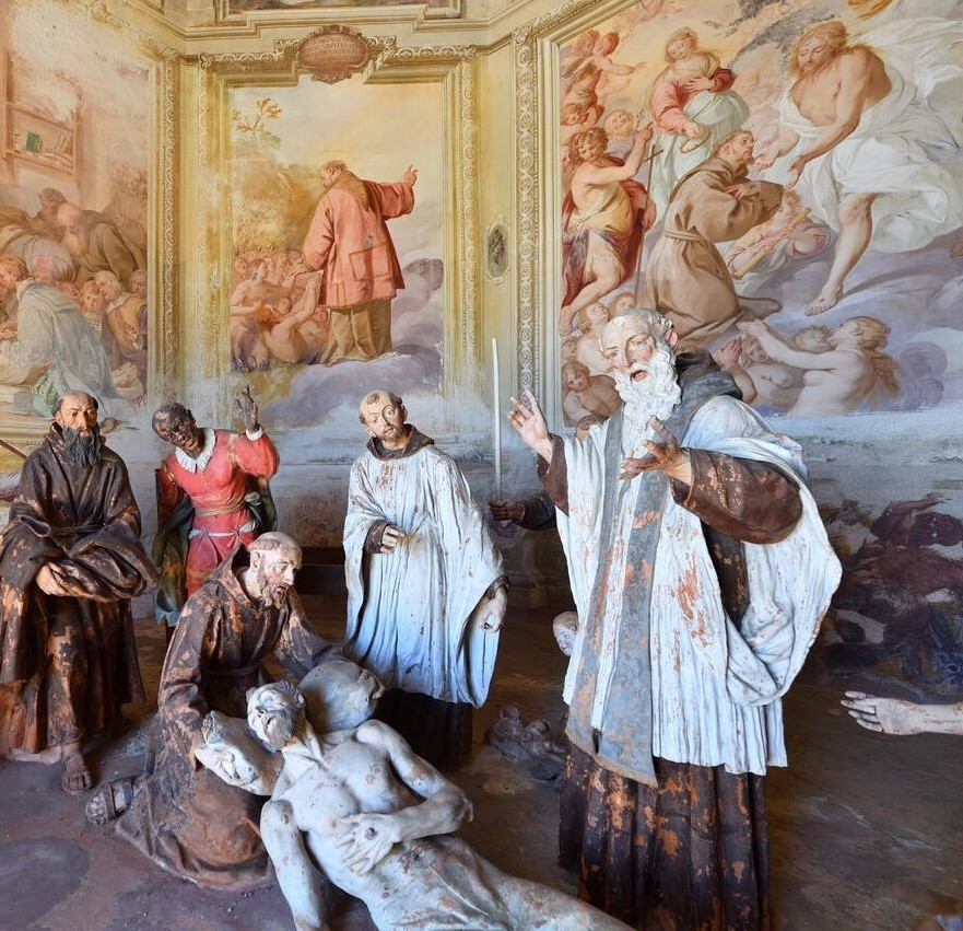 La cappelle del Sacro Monte di Orta illustrano con sculture e pitture gli episodi della vita di San Francesco