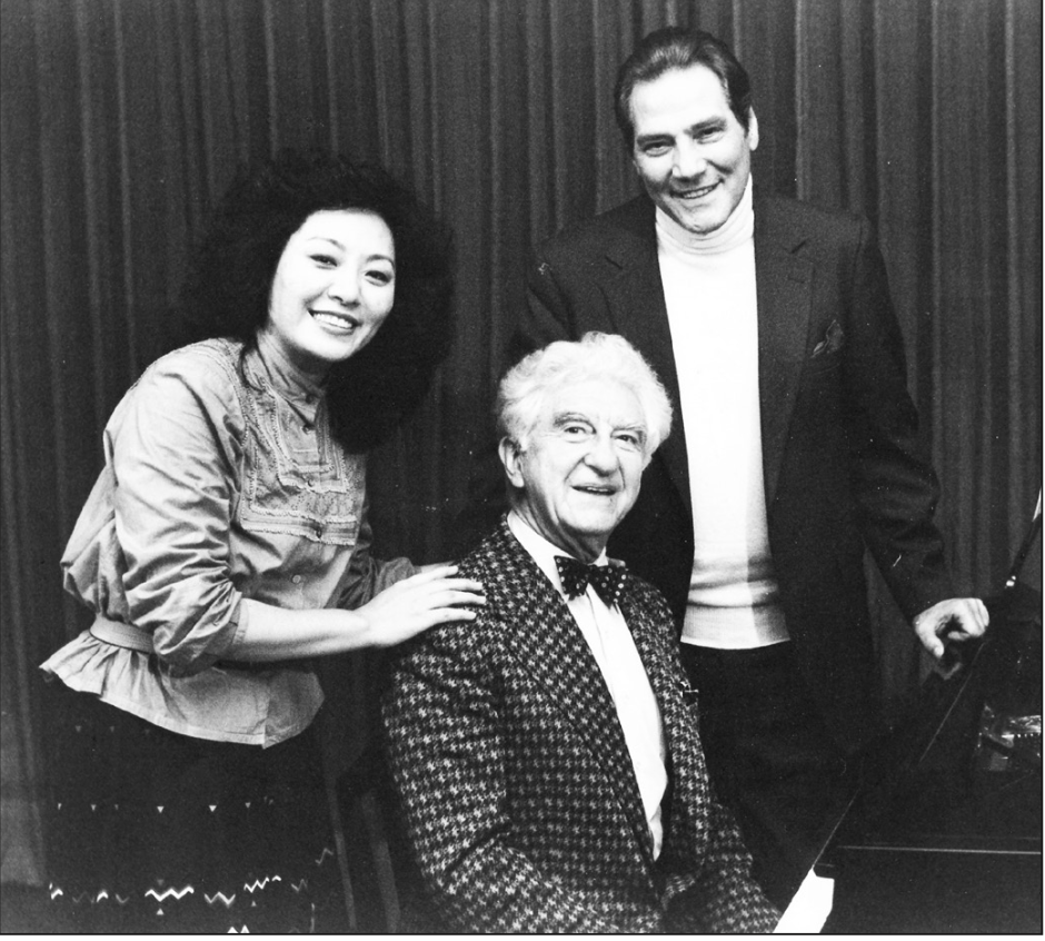 Fernandi a Shangai con il soprano Lily L&ugrave; e il pianista Jan Popper, anni Ottanta.