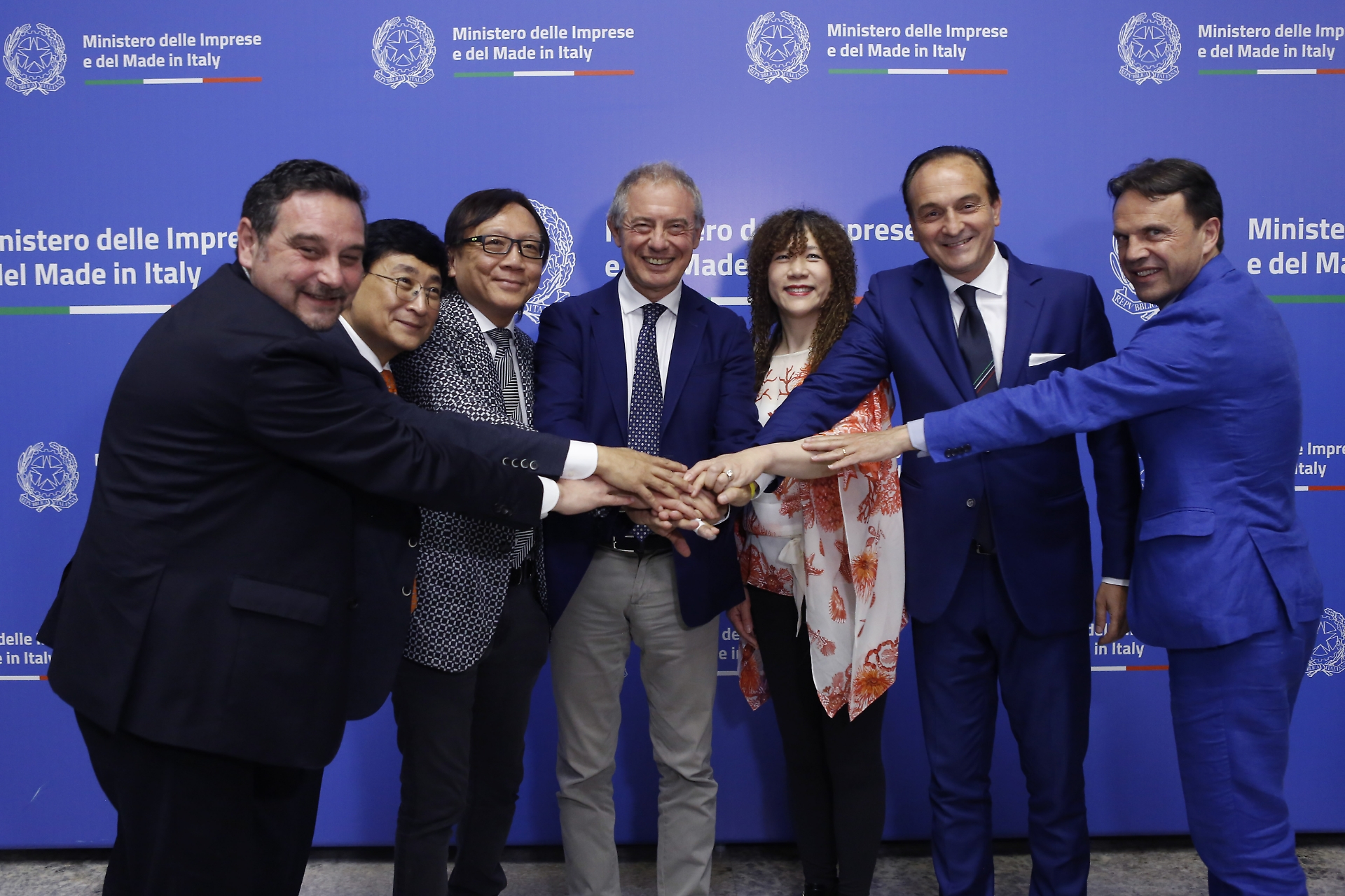 ALESSANDRO CANELLI SINDACO DI NOVARA , BYUNG JOON HAN CEO SILICON BOX, SEAT SUTARDJA CO-FOUNDER SILICON BOX, ADOLFO URSO MINISTRO DELLE IMPRESE, WEILI DAI CO-FOUNDER SILICON BOX, ALBERTO CIRIO PRESIDENTE REGIONE PIEMONTE, ANDREA 